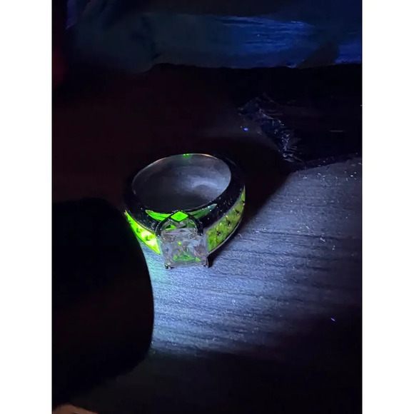 Pink and white CZ rhodium over sterling silver ring size 9 - Picture 10 of 10